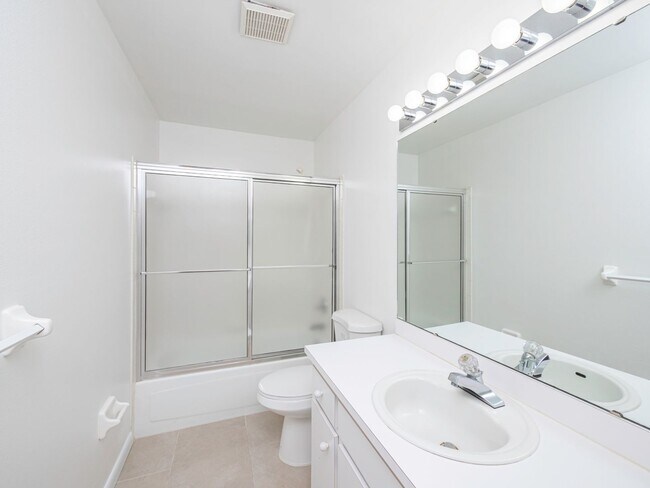 Building Photo - South Lakeland Duplex!