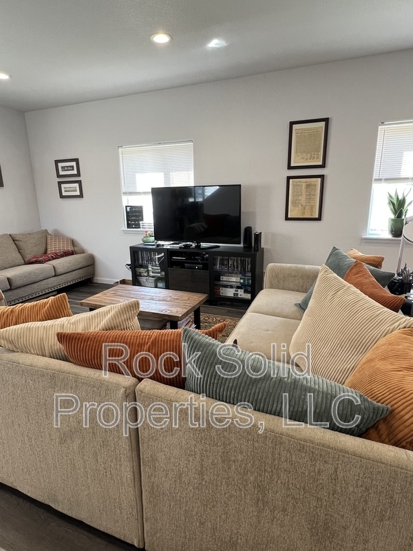 Building Photo - 1716 Kade Ct