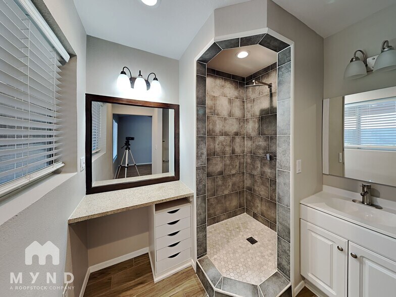Building Photo - 2217 N 87th Dr