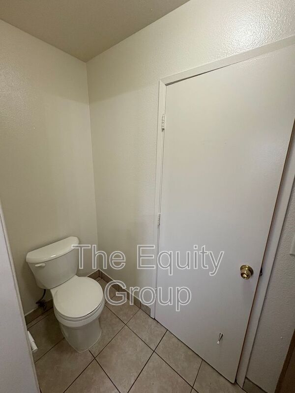 Building Photo - 2038 S Cain St