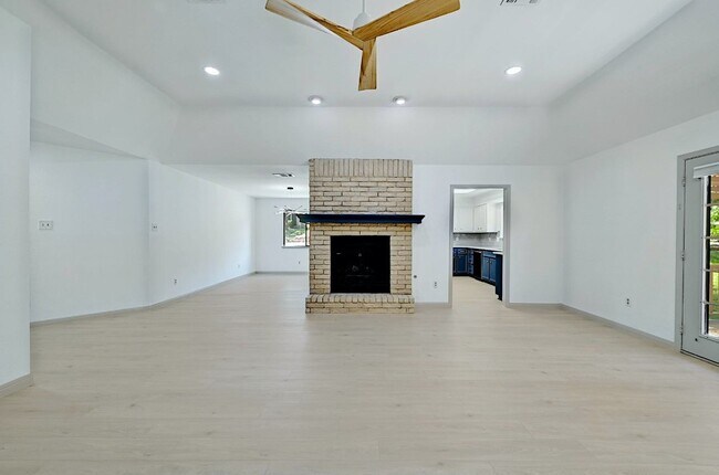 Building Photo - 6010 Salton Dr