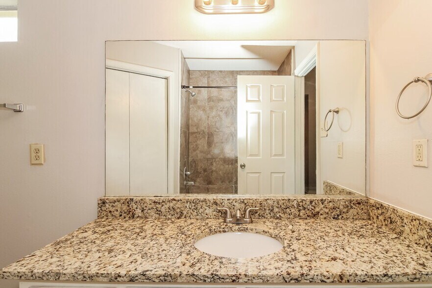 Building Photo - 3946 Keynon Dr