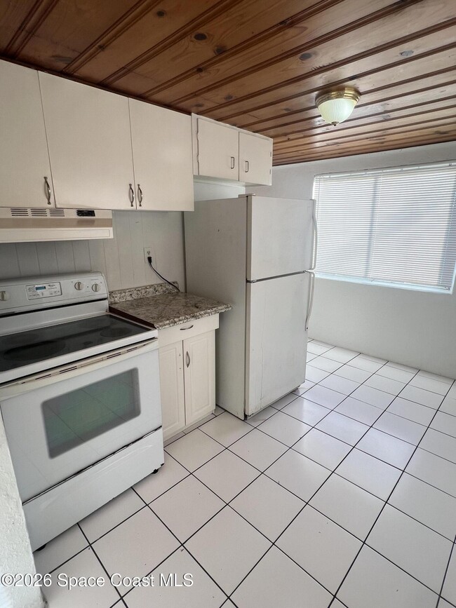 Building Photo - 441 Vickers St