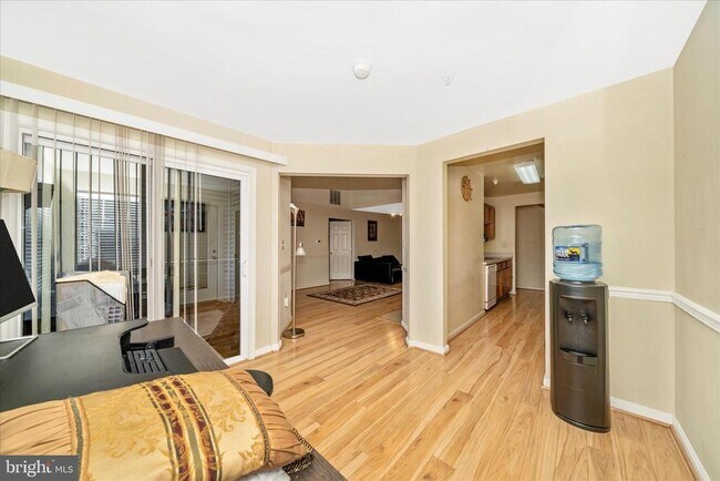 Building Photo - 6520 Lake Park Dr