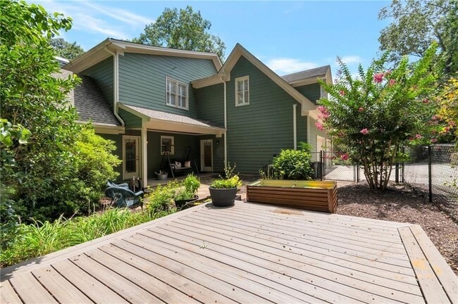 Building Photo - 180 Forest Glen Dr
