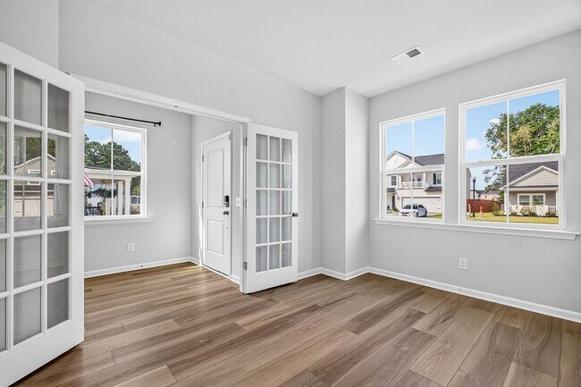 Building Photo - 204 Lake Minsi Dr