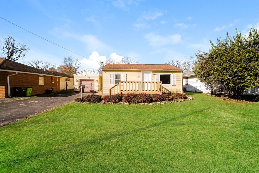 Building Photo - 2227 N Northcrest Dr