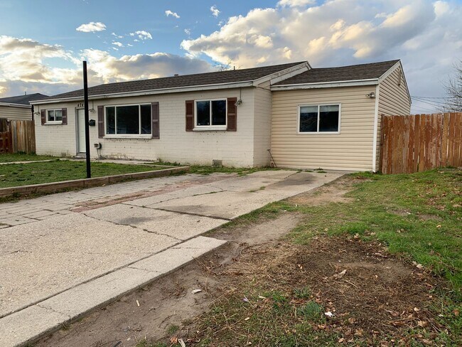 Building Photo - 4 Bedroom/2 Bathroom Home in Salt Lake City