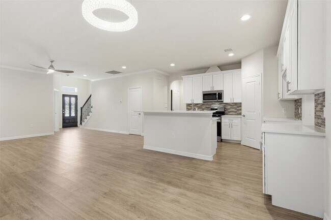 Building Photo - 9738 Champion Heavens Dr