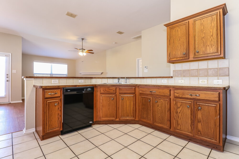 Building Photo - 3020 Meadowbrook Dr