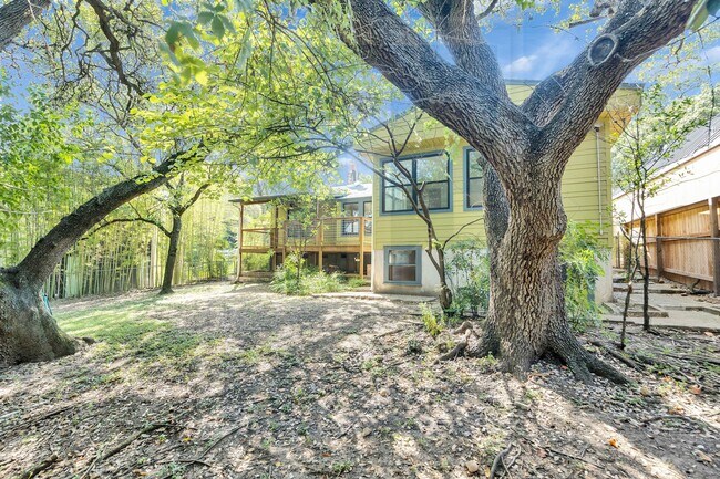 Building Photo - 1321 Bonham Terrace