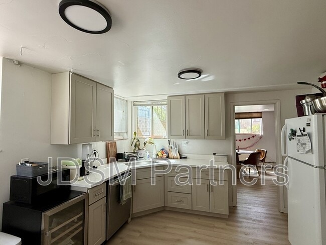 Building Photo - 1046 Harrison St