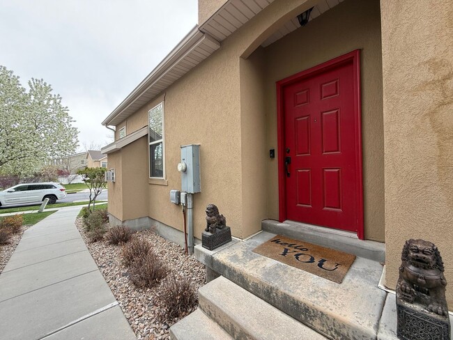 Building Photo - 3 Bedroom Townhome in Stansbury Park