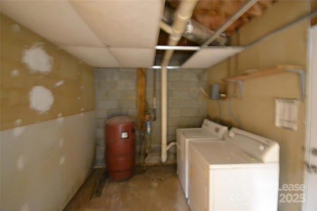 Building Photo - 9024 McElroy Rd