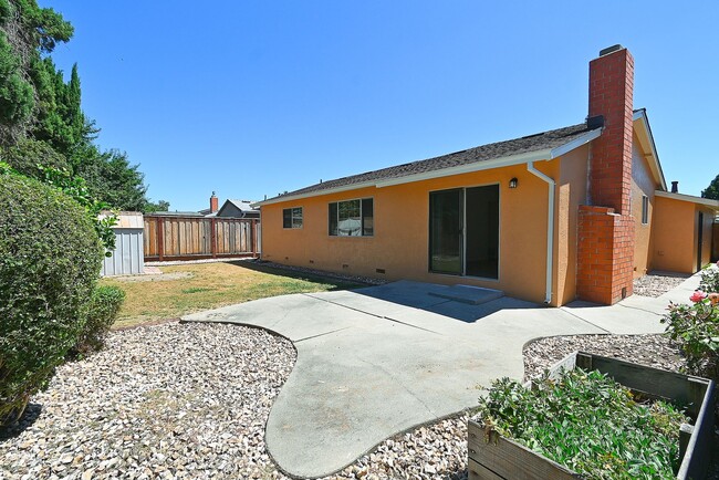 Building Photo - $3790 - 3BR - GORGEOUS REMODELED HOME IN N...