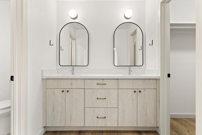 Building Photo - 6021 E Acoma Dr