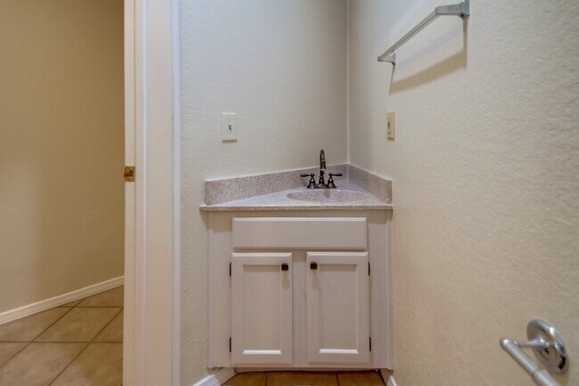 Building Photo - Spacious Townhome in San Marcos, 2-Car Garage, and a Tropical Community Pool!!