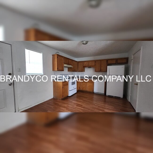 Building Photo - 901 Clairidge Ave