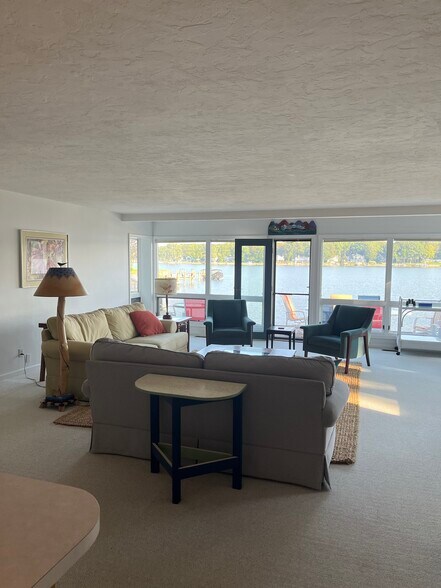 Living room facing the lake - 571 W End Dr