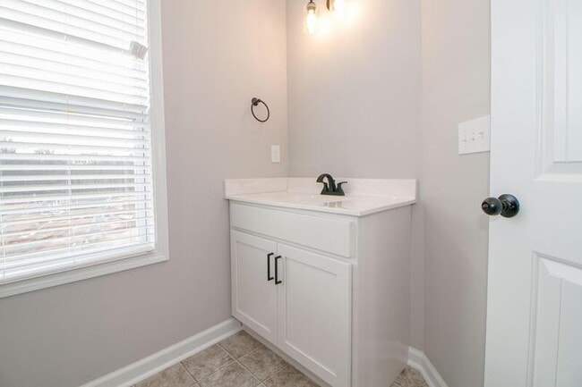 Building Photo - 1115 Hillwood Dr