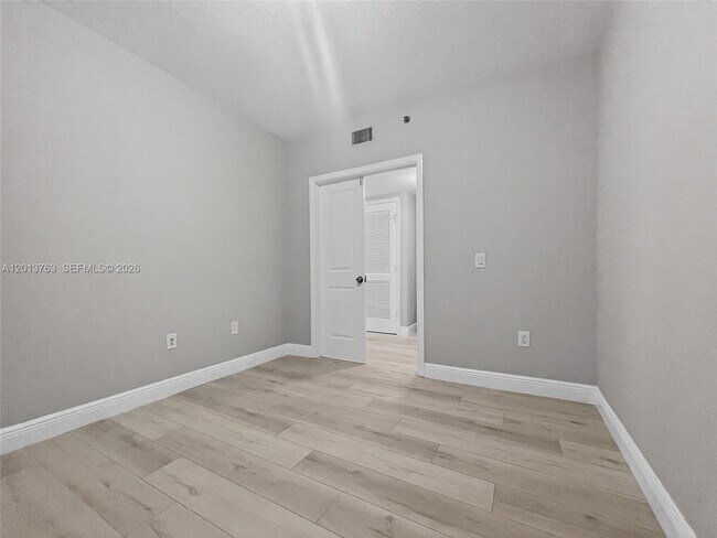 Building Photo - 2681 N Flamingo Rd