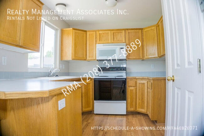 Building Photo - 844 S Pelican Way