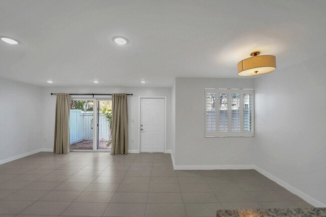 Building Photo - 4550 SW 68th Ct