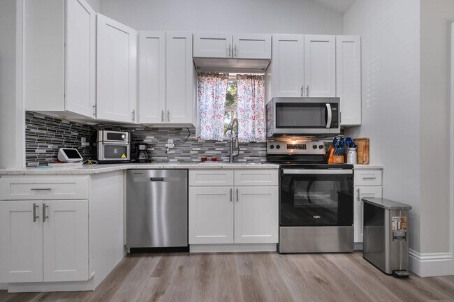 Building Photo - 15 Arapaho Trail