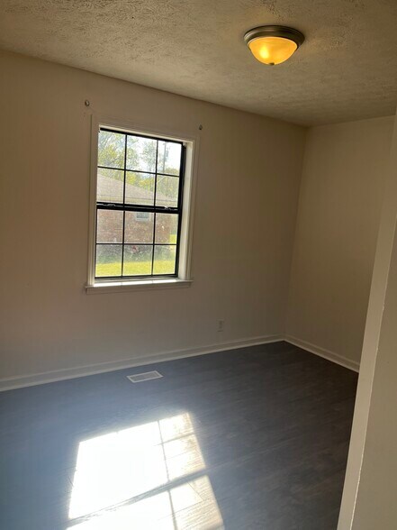 Building Photo - 329 Scalf Dr