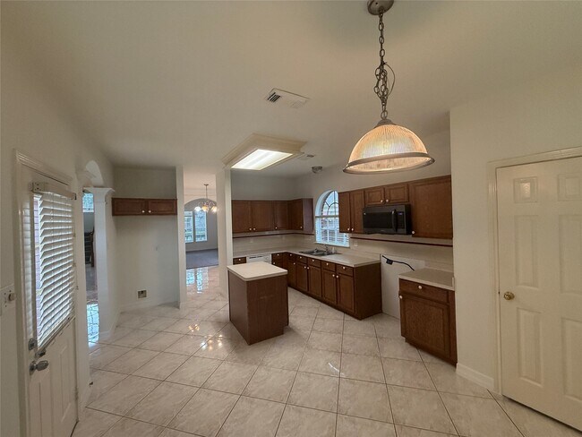 Building Photo - 4163 Surreydon Dr