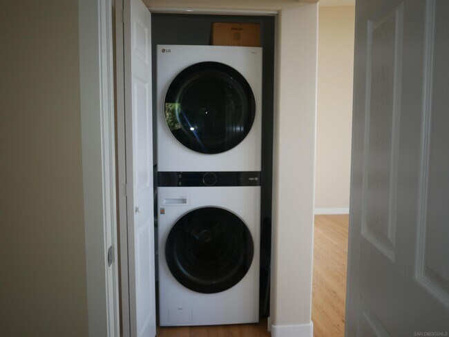 Building Photo - 1637 Kearsarge Rd