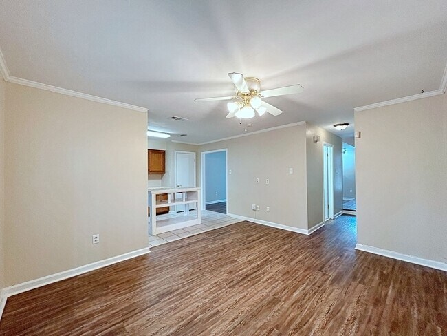 Building Photo - Prime 3 Bed, 2.5 Bath with Fireplace & Fenced Patio!