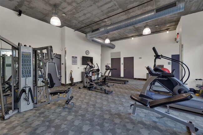 Building Photo - 313 NE 2nd St