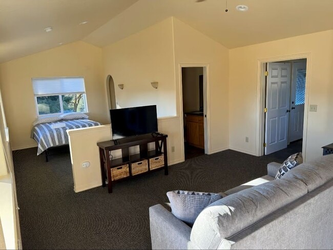 Building Photo - 17561 Gardner Ridge Rd