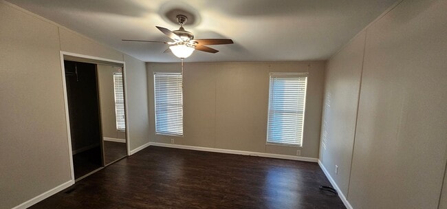 Building Photo - Spacious 3-bedroom, 2-bathroom mobile home.