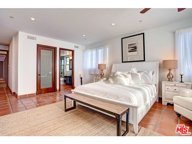 Master Bed - 4307 S Centinela Ave
