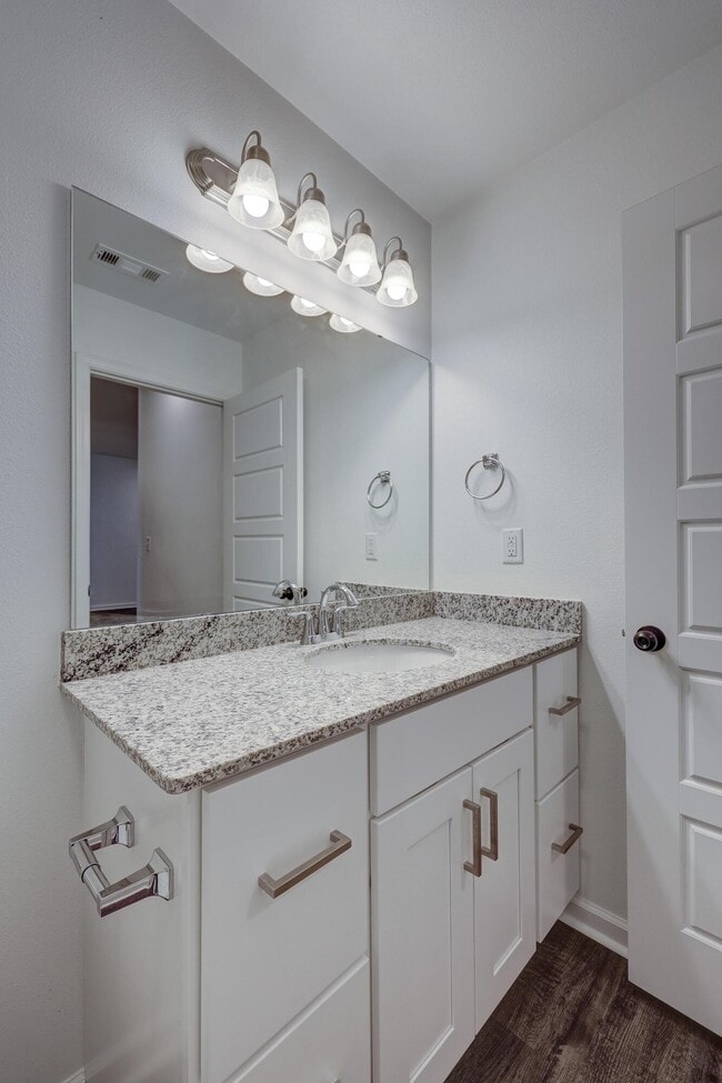 Building Photo - 707 Short Leaf Ln