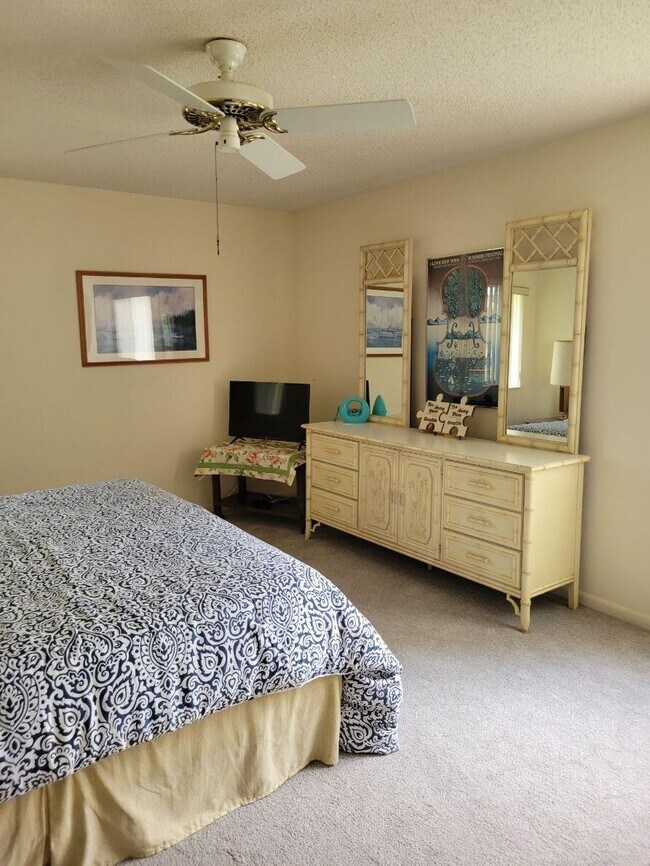 Building Photo - 320 Knotty Pine Cir