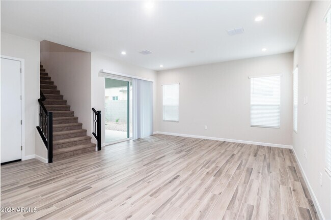 Building Photo - 5128 E Coolbrook Ave