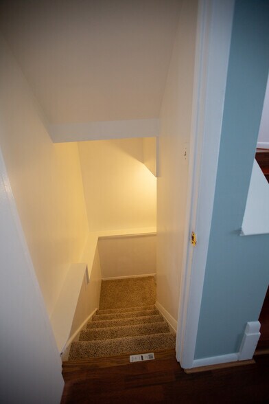Building Photo - 15 Sugarland Square Ct