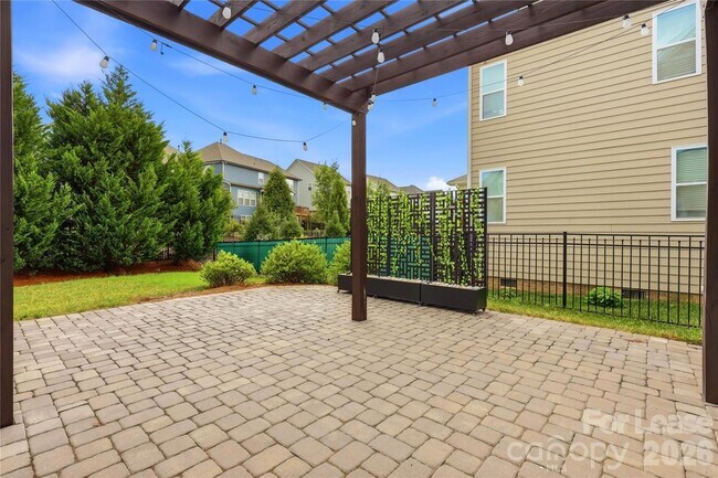 Building Photo - 5401 Meadowcroft Way