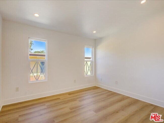 Building Photo - 400 N Avenue 66