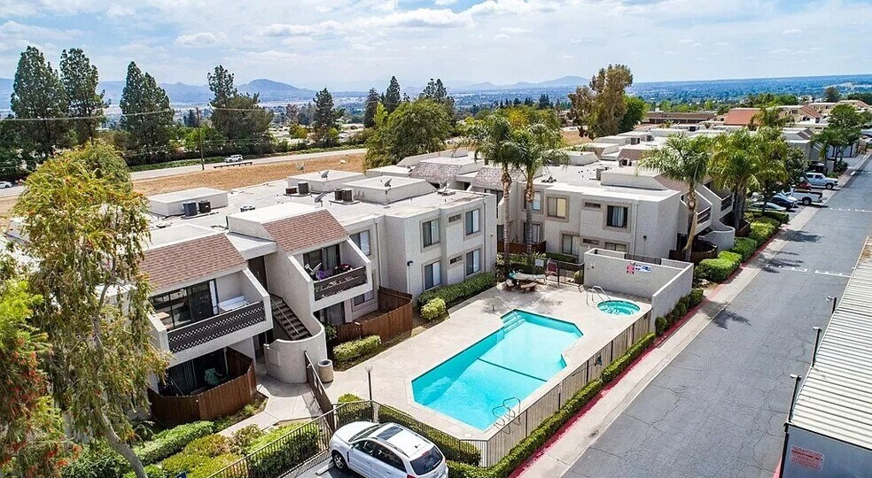 complex - 2266 Denair Ave