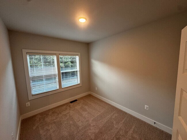 Building Photo - 9935 Golden Trout Ln