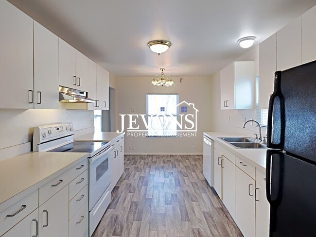 Building Photo - Pet-Friendly 3-Bedroom Home in Naches with Easy Access to Hwy 12