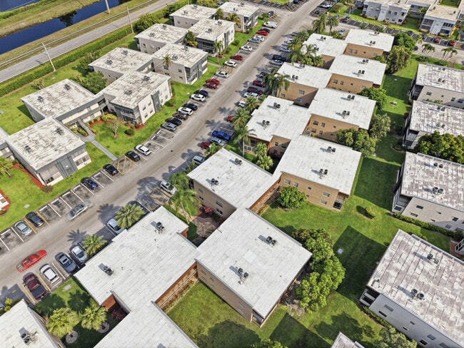Building Photo - 519 Burgundy P