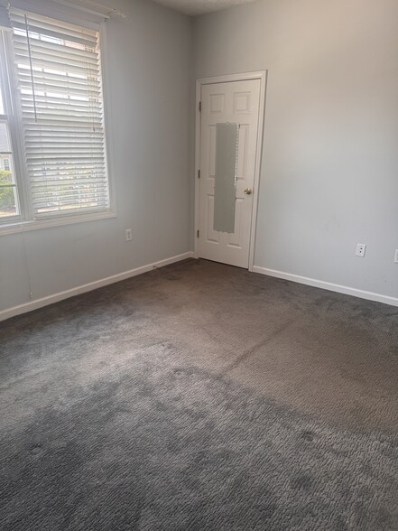 Building Photo - 4030 Bardstown Ct