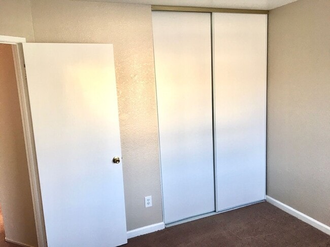 Building Photo - Large 3 Bedroom 2.5 Bath House w/ Garage in Vallejo -- COMING SOON !!!