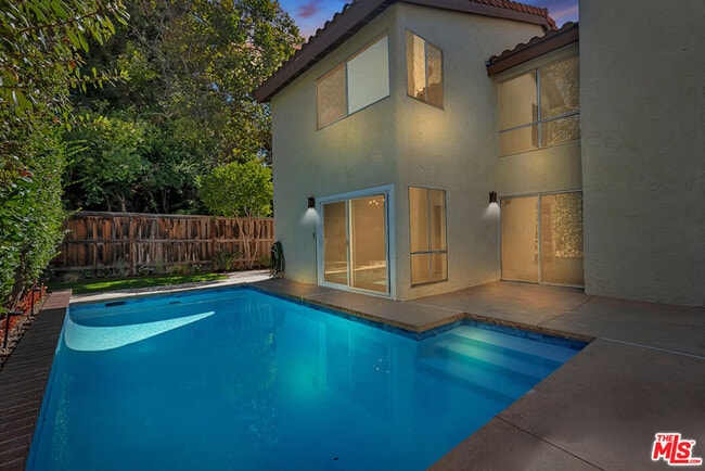 Building Photo - 603 Racquet Club Ln