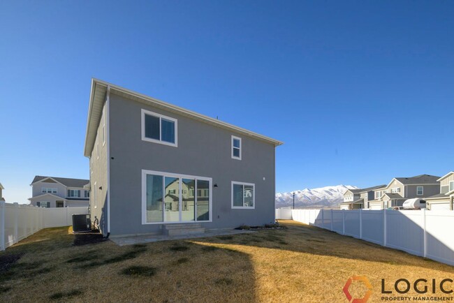 Building Photo - Beautiful Home in Eagle Mountain!